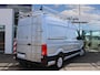 Volkswagen Crafter | Exclusive | L3 | 141 PK | Automaat | Glasrasteel van den Born | Trekhaak | Betonplex Laadvloer | Achteruitrijcamera | PDC | Bijrijdersbank