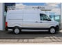 Volkswagen Crafter | Exclusive | L3 | 141 PK | Automaat | Glasrasteel van den Born | Trekhaak | Betonplex Laadvloer | Achteruitrijcamera | PDC | Bijrijdersbank