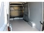 Volkswagen Crafter | Exclusive | L3 | 141 PK | Automaat | Glasrasteel van den Born | Trekhaak | Betonplex Laadvloer | Achteruitrijcamera | PDC | Bijrijdersbank