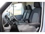Volkswagen Crafter | Exclusive | L3 | 141 PK | Automaat | Glasrasteel van den Born | Trekhaak | Betonplex Laadvloer | Achteruitrijcamera | PDC | Bijrijdersbank