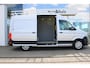 Volkswagen Crafter | Exclusive | L3 | 141 PK | Automaat | Glasrasteel van den Born | Trekhaak | Betonplex Laadvloer | Achteruitrijcamera | PDC | Bijrijdersbank