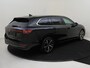 Volkswagen Passat Variant 1.5 eHybrid Business | Trekhaak | Achteruitrijcamera | Stoel- en stuurwielverwarming | Dodehoek detectie | Navigatie | 3-zone airco | Masagefunctie voorstoelen |