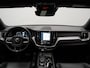 Volvo XC60 T6 R-Design AWD | Panodak | Trekhaak af Fabriek | Adaptive Cruise |Sportstoelen Memory | L.M. 19" | Harman/Kardon | 360 Camera | Carplay | DAB | Stoel & Stuurverwarming |