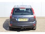 Ford Fiesta 1.4-16V-80pk Futura XL. Goed onderhouden en nette wagen ! Airco, metallic lak, LM wielen, 5-drs., trekhaak, parkeersensoren achter, r/cd etc