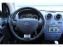 Ford Fiesta 1.4-16V-80pk Futura XL. Goed onderhouden en nette wagen ! Airco, metallic lak, LM wielen, 5-drs., trekhaak, parkeersensoren achter, r/cd etc