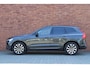 Volvo XC60 B4 Plus Dark Diesel | Platinum Grey Metallic | Intellisafe Line | Climate Line | Zwart Lederen Bekleding | Trekhaak semi Electrisch |