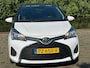 Toyota Yaris 1.0 VVT-i Now 1e eigenaar dealer onderhouden zeer nette auto airco navigatie elektrische ramen cv op afs