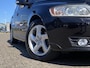 Volvo V50 2.0 Limited Edition / NL-Auto / Dealer-Onderhouden / 145 PK / Cruise-Control / Climate-Control / Vol-Leder / Stoelverwarming / Radio-Bluetooth / Navi / Elektr.-Pakket / PDC-Achter / 16'' LMV / All-Season / ENZ.