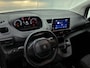 Peugeot Partner GB L1 100 pk | Navigatie via Apple Carplay/Android Auto | Parkeersensoren Achter | Airco | Cruise Control | Bluetooth | DAB Ontvanger | Start/Stop Systeem | Zijschuifdeur Rechts | Buitenspiegels Elektrisch Verstel -en Verwarmbaar |