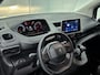 Peugeot Partner GB L1 100 pk | Navigatie via Apple Carplay/Android Auto | Parkeersensoren Achter | Airco | Cruise Control | Bluetooth | DAB Ontvanger | Start/Stop Systeem | Zijschuifdeur Rechts | Buitenspiegels Elektrisch Verstel -en Verwarmbaar |