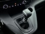 Peugeot Partner GB L1 100 pk | Navigatie via Apple Carplay/Android Auto | Parkeersensoren Achter | Airco | Cruise Control | Bluetooth | DAB Ontvanger | Start/Stop Systeem | Zijschuifdeur Rechts | Buitenspiegels Elektrisch Verstel -en Verwarmbaar |