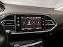 Peugeot 308 SW 1.2 PureTech Sport (APPLE CARPLAY, GROOT NAVI, CRUISE, SPORTSTOELEN, BLUETOOTH, ARMSTEUN, NIEUWE APK, NIEUWSTAAT)
