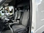 Volkswagen Crafter 32 2.0 TDI L2H2 3500 KG trekgewicht, achteruitrijcamera, airco, cruise control, navi, parkeersensoren