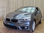 BMW 2-Serie Active Tourer 225i xDrive *Eerste Eigenaar* Dealer Onderhouden / Camera / Cruise / Stoelverwarming / Xenon / Navigatie / ECC /17'' LMV