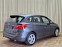 BMW 2-Serie Active Tourer 225i xDrive *Eerste Eigenaar* Dealer Onderhouden / Camera / Cruise / Stoelverwarming / Xenon / Navigatie / ECC /17'' LMV