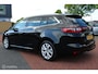 Renault Megane Estate 1.3 TCe Limited, Trekhaak, Pdc, Keyless, App connect, Navi, Cruise, Airco, Donkerglas, 16 inch Lmv.