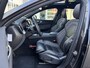 Volvo XC60 2.0 T6 Plug-in hybrid AWD Ultimate Dark | Long Range | 360 Camera | Alarm | Donker getint glas achter | Verw. voorstoelen, achterbank en stuurwiel | Trekhaak