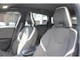 Volvo V40 T3 152PK Automaat Dynamic Edition Dealer onderhouden / Zwarte hemel / Standkachel / Navigatie / 17" lichtmetalen velgen / Cruise Control /