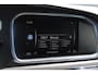 Volvo V40 T3 152PK Automaat Dynamic Edition Dealer onderhouden / Zwarte hemel / Standkachel / Navigatie / 17" lichtmetalen velgen / Cruise Control /