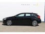 Volvo V40 T3 152PK Automaat Dynamic Edition Dealer onderhouden / Zwarte hemel / Standkachel / Navigatie / 17" lichtmetalen velgen / Cruise Control /