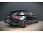 Mercedes-Benz CLA Shooting Brake 250 e AMG Line | Panoramadak | Stoelverwarming | Cruise Control | Camera | Apple Carplay | Ambiance Verlichting | Night Pakket | Keyless | Dealer Onderhouden | Dodehoekdetectie