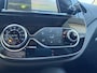 Renault Captur 0.9 TCe Intens met parkeersensoren en trekhaak en navigatie en bluetooth telefoon en airco en cruise controle