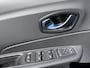 Renault Captur 0.9 TCe Intens met parkeersensoren en trekhaak en navigatie en bluetooth telefoon en airco en cruise controle