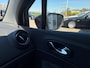 Renault Captur 0.9 TCe Intens met parkeersensoren en trekhaak en navigatie en bluetooth telefoon en airco en cruise controle