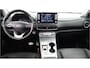 Hyundai Kona Electric EV Premium 64 kWh LEDER-SCHUIFDAK-1e EIG Headup,Carplay,premium audio draadloze telefoonlader, ESP, privacy glas, HUD, hil hold, keyless entr ,stoel vent, stuur verwarmd