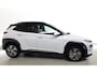 Hyundai Kona Electric EV Premium 64 kWh LEDER-SCHUIFDAK-1e EIG Headup,Carplay,premium audio draadloze telefoonlader, ESP, privacy glas, HUD, hil hold, keyless entr ,stoel vent, stuur verwarmd