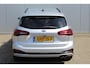 Ford Focus Wagon 1.0 EcoBoost,155pk Active AUTOMAAT ! Trekgewicht 1.500kg ! Slechts 12.000km ! Ruim €. 9.000,- beneden de nieuwprijs ! Volautm. airco dual, navigatie, telefoonvoorb., adaptive cruise control, LED verlichting, metallic lak, camera, front-, lane- en side assist, LM wielen, Isofix etc.