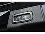 Volvo XC60 2.0 T8 Plug-in hybrid AWD Ultimate Dark | Massage & Ventilatiestoelen | Head-up display | Luchtvering | 22" Velgen |