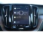 Volvo XC60 2.0 T8 Plug-in hybrid AWD Ultimate Dark | Massage & Ventilatiestoelen | Head-up display | Luchtvering | 22" Velgen |