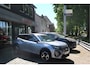 Peugeot 2008 100 Pk Benzine * Nieuw Model * Hele Luxe Allure * * Draadloos Apple Car Play Navigatie & Spotify Koppeling * Voor en Achter Parkeercamera's * Zwarte Hemelbekleding * Stoelverwarming * 1/2 Leder Interieuer * L.M. Velgen * Dodehoekbewakings sy Vingerhoets; Vierde Generatie Eersteklas Service !