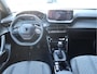 Peugeot 2008 100 Pk Benzine * Nieuw Model * Hele Luxe Allure * * Draadloos Apple Car Play Navigatie & Spotify Koppeling * Voor en Achter Parkeercamera's * Zwarte Hemelbekleding * Stoelverwarming * 1/2 Leder Interieuer * L.M. Velgen * Dodehoekbewakings sy Vingerhoets; Vierde Generatie Eersteklas Service !