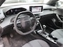 Peugeot 2008 100 Pk Benzine * Nieuw Model * Hele Luxe Allure * * Draadloos Apple Car Play Navigatie & Spotify Koppeling * Voor en Achter Parkeercamera's * Zwarte Hemelbekleding * Stoelverwarming * 1/2 Leder Interieuer * L.M. Velgen * Dodehoekbewakings sy Vingerhoets; Vierde Generatie Eersteklas Service !