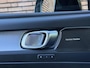Volvo XC40 B4 Plus Dark | Trekhaak | Verwarmbare Voorstoelen | DAB+ | Apple Carplay | Parkeercamera | Google Maps | Lichtmetalen Velgen | Adaptieve Cruise Control | Bluetooth Telefonie & Multimedia