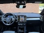 Volvo XC40 B4 Plus Dark | Trekhaak | Verwarmbare Voorstoelen | DAB+ | Apple Carplay | Parkeercamera | Google Maps | Lichtmetalen Velgen | Adaptieve Cruise Control | Bluetooth Telefonie & Multimedia