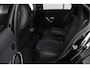 Mercedes-Benz A-klasse 180 Business Solution AMG (PANORAMADAK, SFEERVERLICHTING, STOELVERWARMING, CAMERA, NAVIGATIE, NL-AUTO)