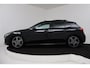 Mercedes-Benz A-klasse 180 Business Solution AMG (PANORAMADAK, SFEERVERLICHTING, STOELVERWARMING, CAMERA, NAVIGATIE, NL-AUTO)
