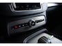 Volvo XC90 2.0 T8 Twin Engine AWD R-Design Trekhaak - Panoromadak - Head Up - IntelliSafe Surround - Keyless Drive - Verwarmbaar stuurwiel - Getinte Ruiten - Stoelverwarming voor - Elektrisch verstelbare passagiersstoel -
