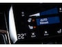 Volvo XC90 2.0 T8 Twin Engine AWD R-Design Trekhaak - Panoromadak - Head Up - IntelliSafe Surround - Keyless Drive - Verwarmbaar stuurwiel - Getinte Ruiten - Stoelverwarming voor - Elektrisch verstelbare passagiersstoel -