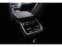 Volvo XC90 2.0 T8 Twin Engine AWD R-Design Trekhaak - Panoromadak - Head Up - IntelliSafe Surround - Keyless Drive - Verwarmbaar stuurwiel - Getinte Ruiten - Stoelverwarming voor - Elektrisch verstelbare passagiersstoel -