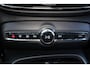 Volvo XC40 Recharge Twin Plus 82 kWh - IntelliSafe Assist & Surround - Verwarmde voorstoelen, stuur & achterbank - Parkeersensoren voor & achter - Elektr. bedienb. bestuurdersstoel met geheugen - Draadloze tel. lader - Warmtepomp - Extra getint glas -  Elektr. inklapbare trekhaak - 19' LMV