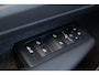 Volvo XC40 Recharge Twin Plus 82 kWh - IntelliSafe Assist & Surround - Verwarmde voorstoelen, stuur & achterbank - Parkeersensoren voor & achter - Elektr. bedienb. bestuurdersstoel met geheugen - Draadloze tel. lader - Warmtepomp - Extra getint glas -  Elektr. inklapbare trekhaak - 19' LMV