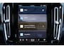 Volvo XC40 Recharge Twin Plus 82 kWh - IntelliSafe Assist & Surround - Verwarmde voorstoelen, stuur & achterbank - Parkeersensoren voor & achter - Elektr. bedienb. bestuurdersstoel met geheugen - Draadloze tel. lader - Warmtepomp - Extra getint glas -  Elektr. inklapbare trekhaak - 19' LMV