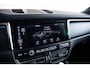 Porsche Macan 2.0 Panoramadak - Stuurbekrachtiging Plus - Bestuurdersstoelgeheugen pakket - Licht Comfort Pakket - Stoelverwaming voor/achter - BOSE - GT sportstuurwiel - Verkeerstekenherkenning - Achteruitrijcamera -