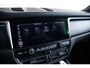Porsche Macan 2.0 Panoramadak - Stuurbekrachtiging Plus - Bestuurdersstoelgeheugen pakket - Licht Comfort Pakket - Stoelverwaming voor/achter - BOSE - GT sportstuurwiel - Verkeerstekenherkenning - Achteruitrijcamera -
