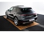 Porsche Macan 2.0 Panoramadak - Stuurbekrachtiging Plus - Bestuurdersstoelgeheugen pakket - Licht Comfort Pakket - Stoelverwaming voor/achter - BOSE - GT sportstuurwiel - Verkeerstekenherkenning - Achteruitrijcamera -
