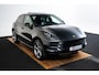 Porsche Macan 2.0 Panoramadak - Stuurbekrachtiging Plus - Bestuurdersstoelgeheugen pakket - Licht Comfort Pakket - Stoelverwaming voor/achter - BOSE - GT sportstuurwiel - Verkeerstekenherkenning - Achteruitrijcamera -